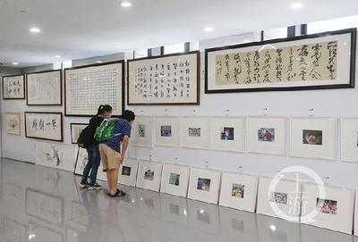 展現(xiàn)脫貧攻堅(jiān)、抗擊疫情精彩瞬間 “就在山城·渝創(chuàng)渝新”書畫攝影展開展
